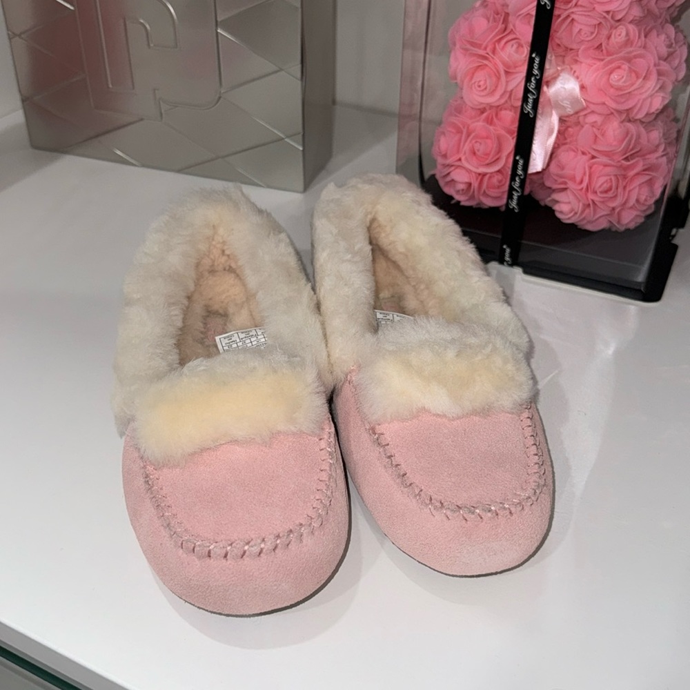 UGG dakota slippers